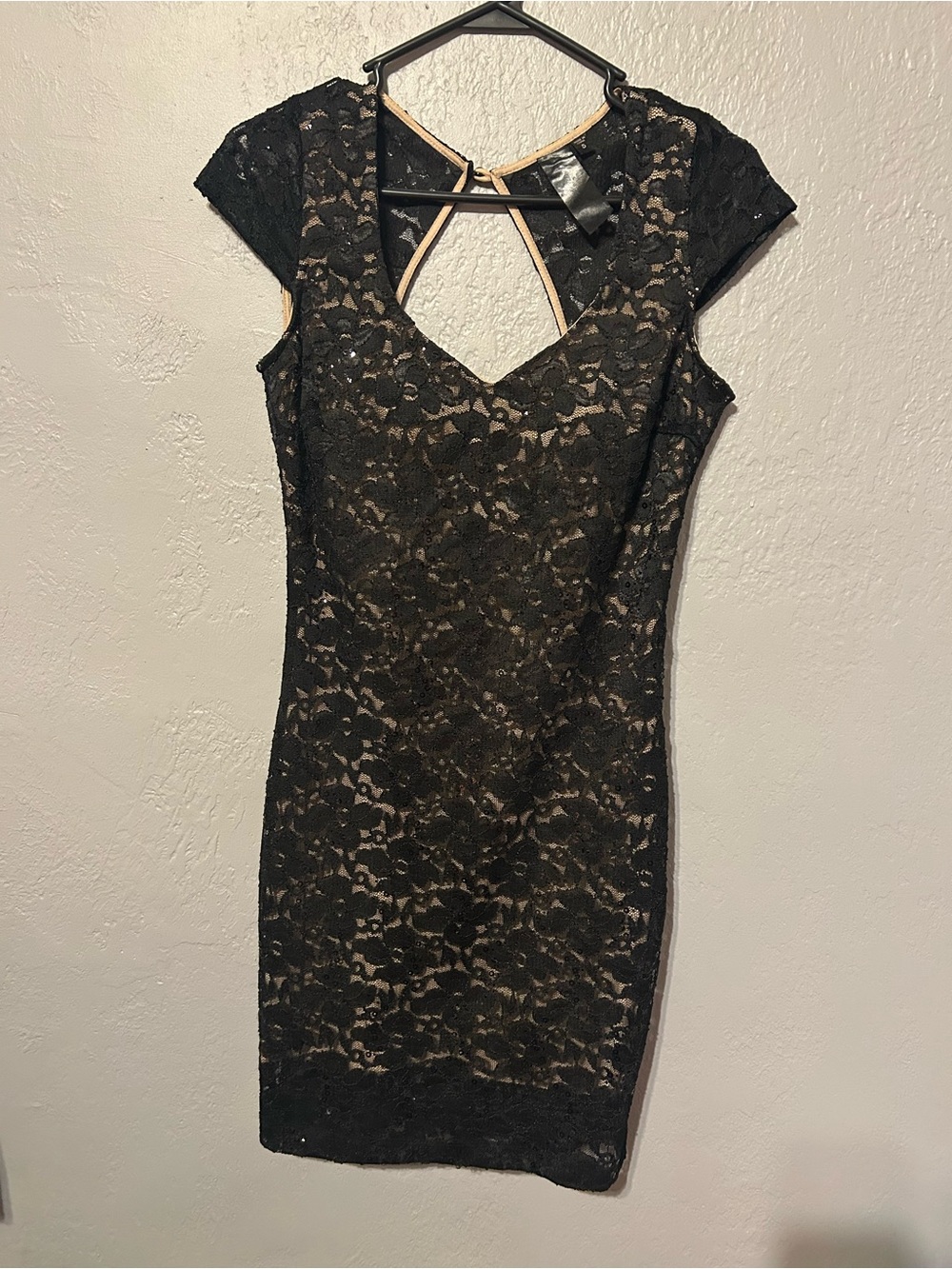 Black Lace Cap-Sleeve Bodycon Dress